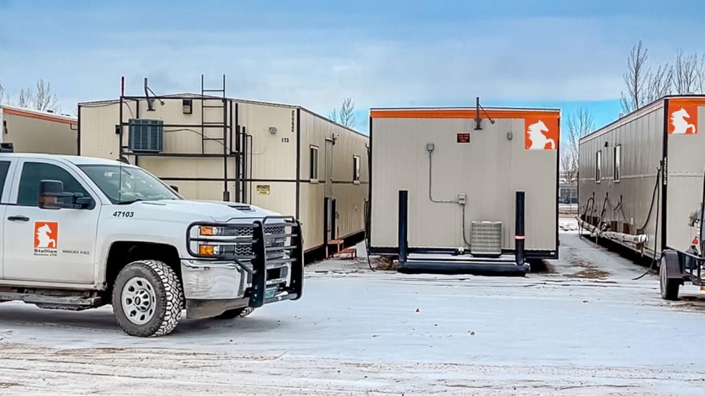 Portable housing trailers